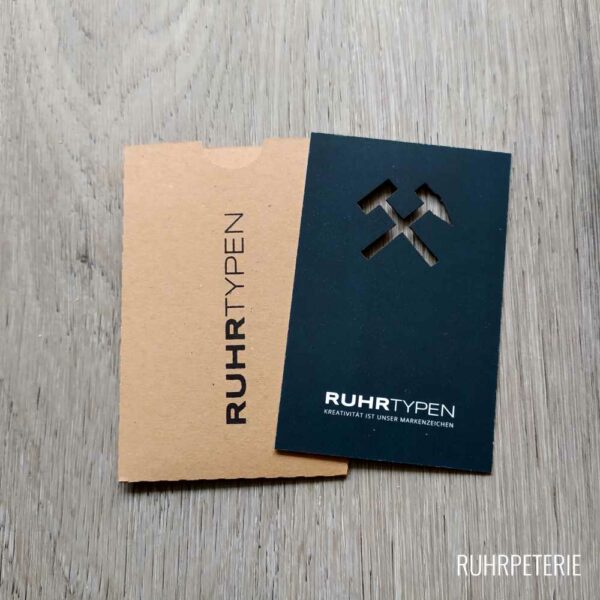 Visitenkartenhüllen Unternehmen aus Kraftpapier mit Logo von Papeterie Online Shop